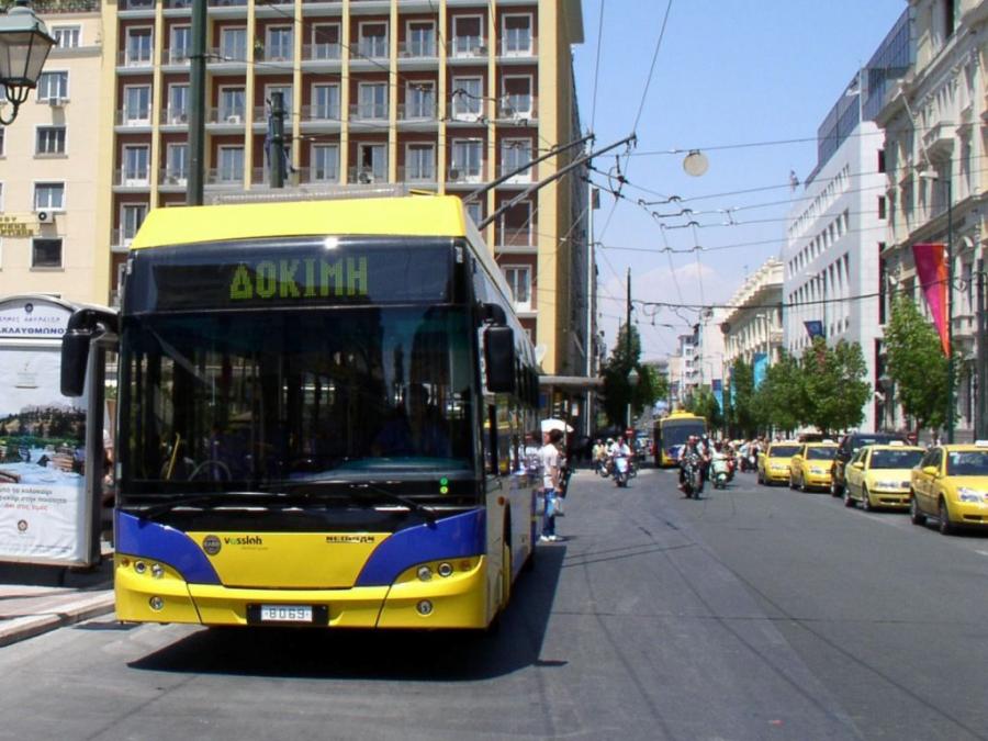  Neoplan Electroliner 2004 года  (фото 1 из 2)
